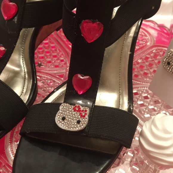 ADORABLE sandals and matching earings with hello kitty and crystal details! - Picture 4 of 11